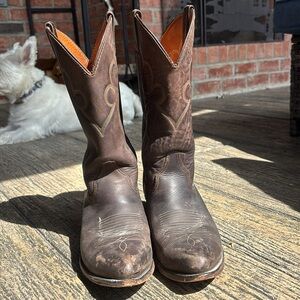 Size 9 1/2 men’s cowboy boots.